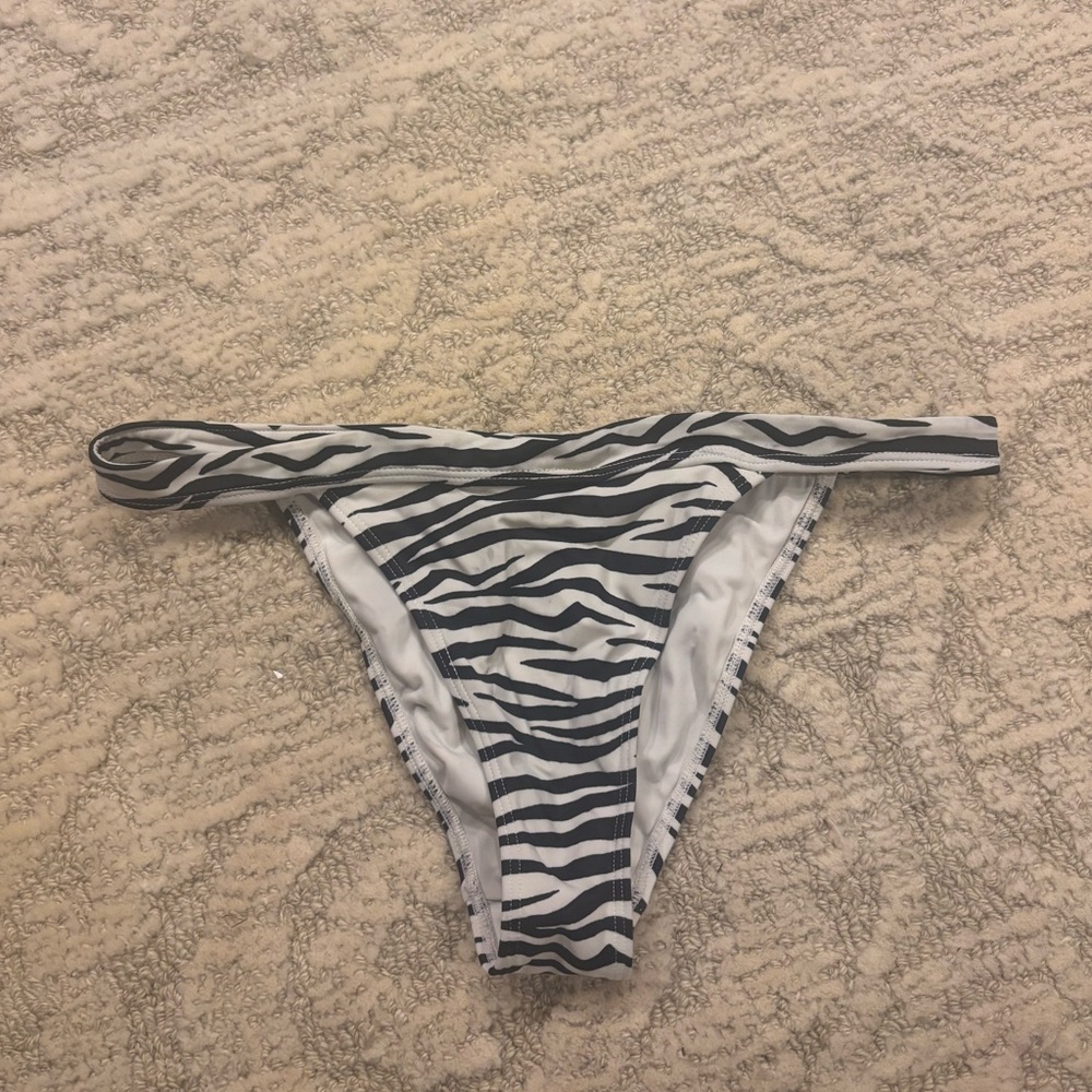 Kendall & Kylie Zebra Print Bikini Bottoms | Size: S